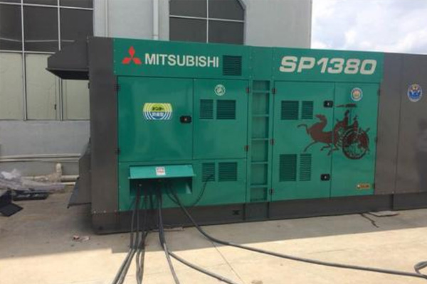 德令哈为什么有些柴油发电机组的输出电压可以调节？