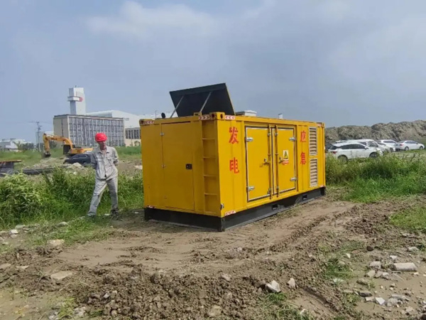 德令哈200KW柴油发电机机组每小时的油耗量受哪些因素影响？