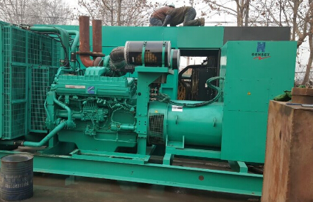 德令哈发电机组如何判断水冷式机油散热器内部是否需要清洗？